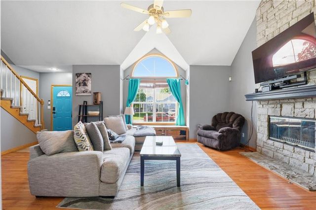 913 Applewood Lane, Belton, MO 64012