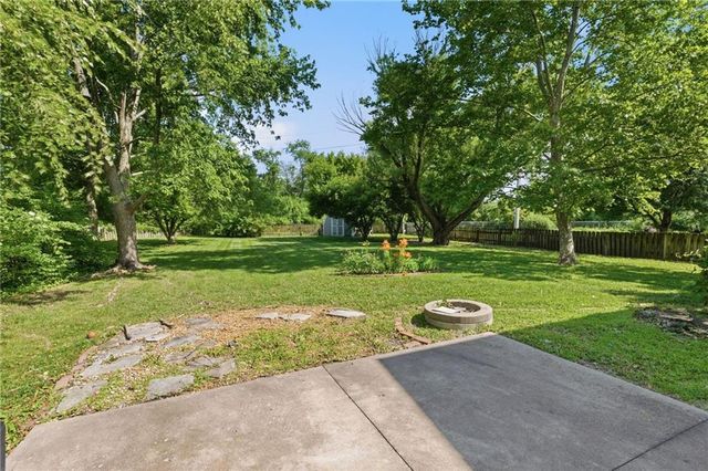 913 Applewood Lane, Belton, MO 64012