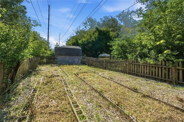 913 Applewood Lane, Belton, MO 64012
