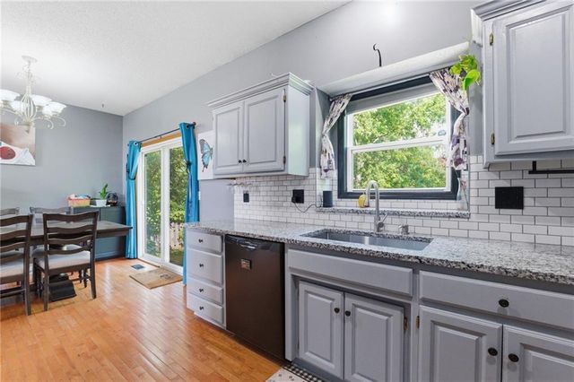 913 Applewood Lane, Belton, MO 64012