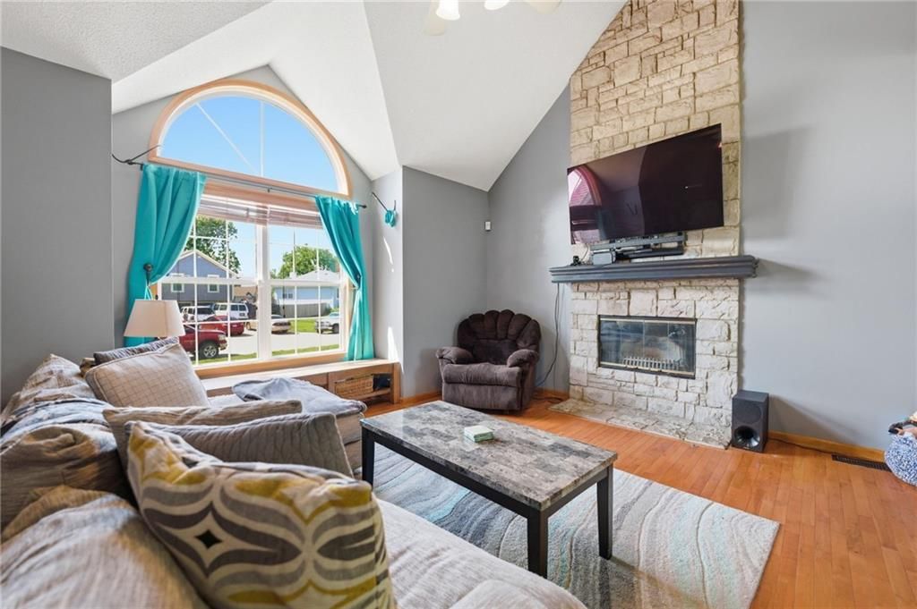 913 Applewood Lane, Belton, MO 64012