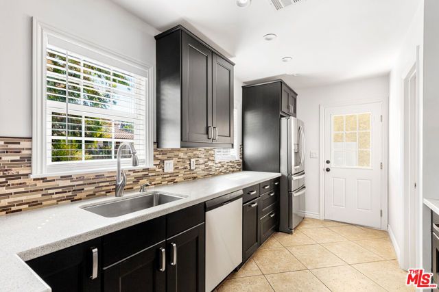 5131 Don Pio Drive, Woodland Hills (los Angeles), CA 91364