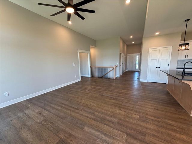 508 Skyview Lane, Liberty, MO 64068