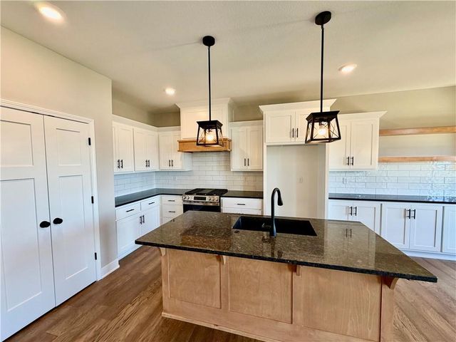 508 Skyview Lane, Liberty, MO 64068