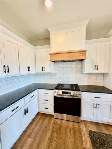 508 Skyview Lane, Liberty, MO 64068
