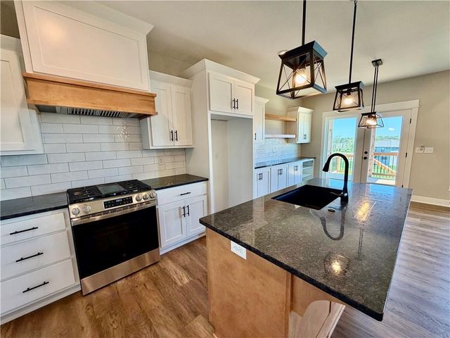 508 Skyview Lane, Liberty, MO 64068