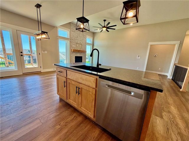 508 Skyview Lane, Liberty, MO 64068