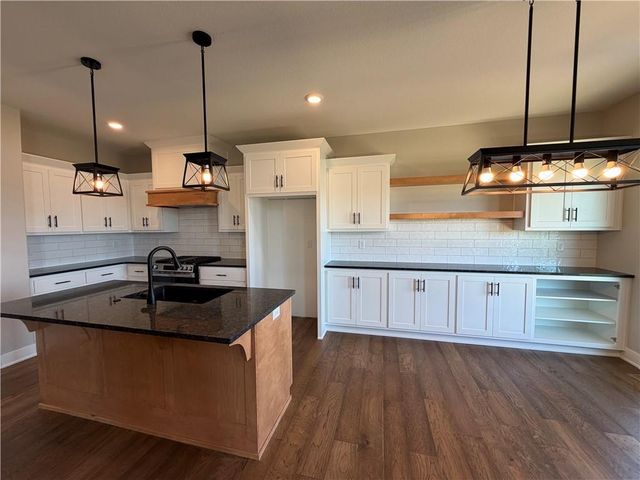 508 Skyview Lane, Liberty, MO 64068