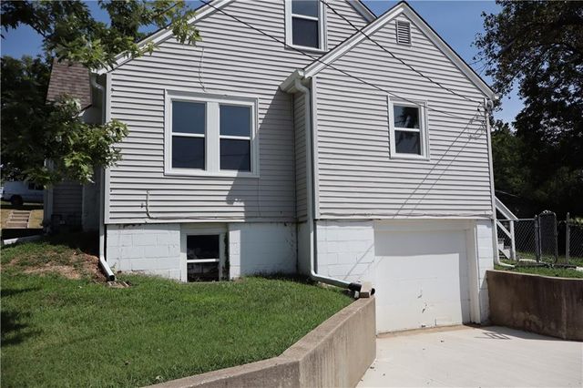 403 NE 41st Street, Kansas City, MO 64116