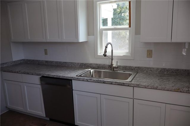 403 NE 41st Street, Kansas City, MO 64116