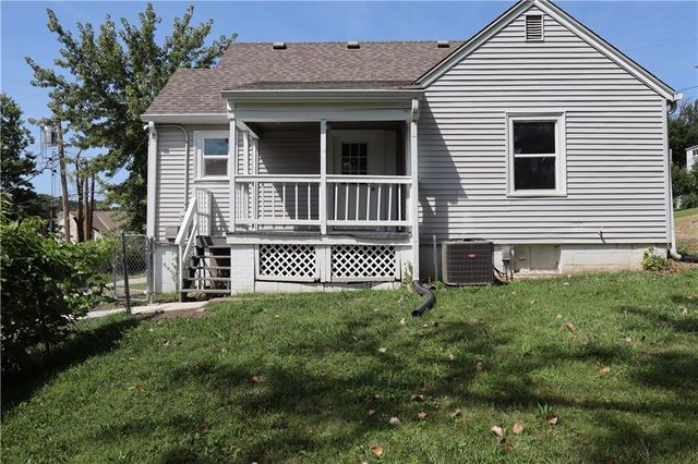 403 NE 41st Street, Kansas City, MO 64116