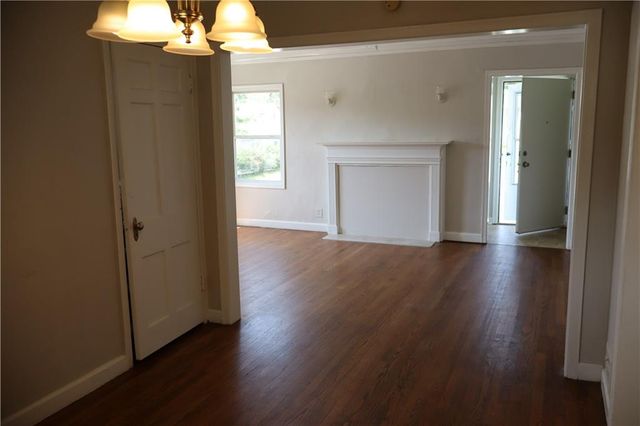 403 NE 41st Street, Kansas City, MO 64116