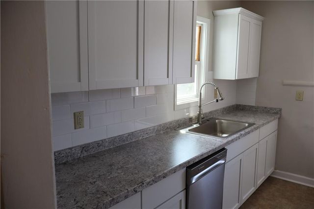 403 NE 41st Street, Kansas City, MO 64116