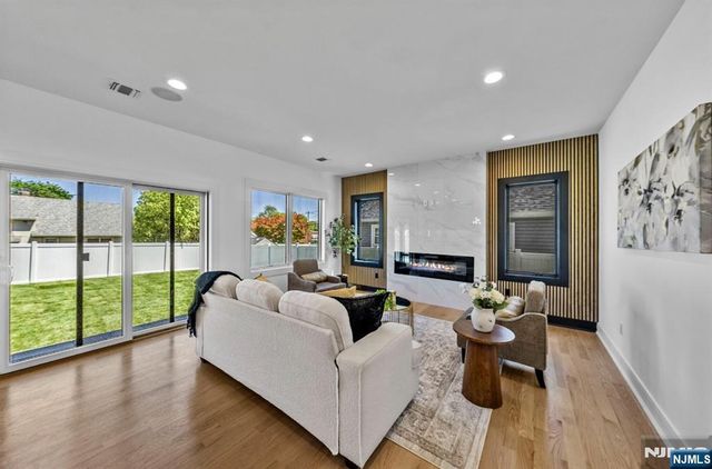 2-05 29th Street, Fair Lawn, NJ 07410