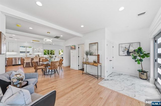 2-05 29th Street, Fair Lawn, NJ 07410