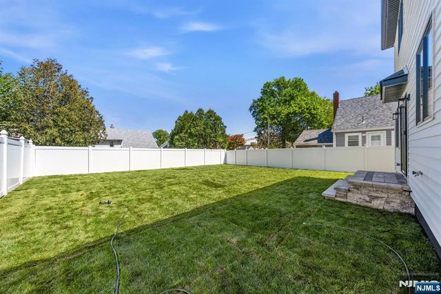 2-05 29th Street, Fair Lawn, NJ 07410