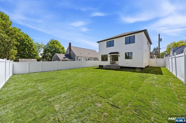 2-05 29th Street, Fair Lawn, NJ 07410