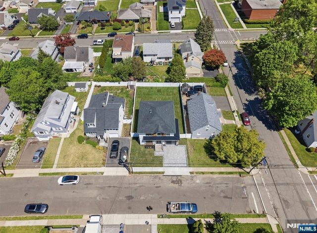2-05 29th Street, Fair Lawn, NJ 07410