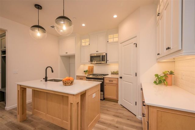 629 Harbor Town Drive, Edmond, OK 73034