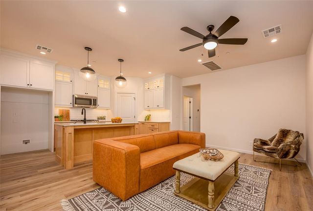 629 Harbor Town Drive, Edmond, OK 73034