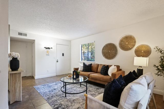 3591 Quail Lakes Dr #295, Stockton, CA 95207