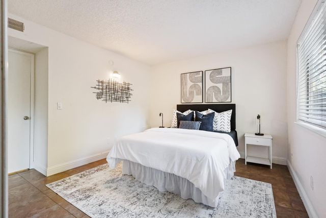 3591 Quail Lakes Dr #295, Stockton, CA 95207