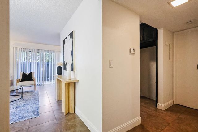 3591 Quail Lakes Dr #295, Stockton, CA 95207