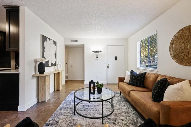 3591 Quail Lakes Dr #295, Stockton, CA 95207