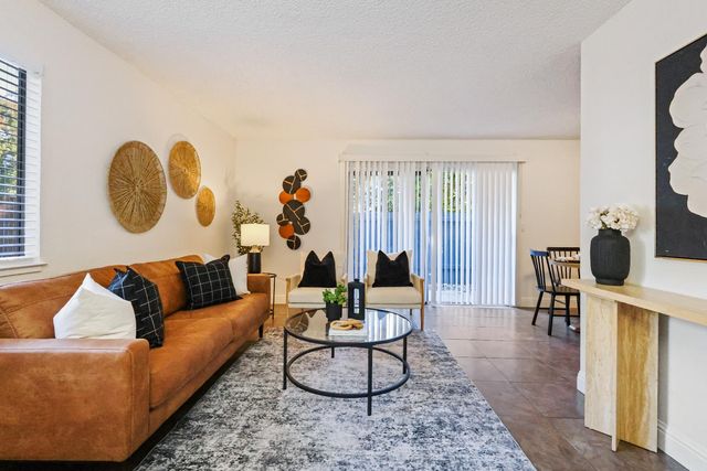 3591 Quail Lakes Dr #295, Stockton, CA 95207