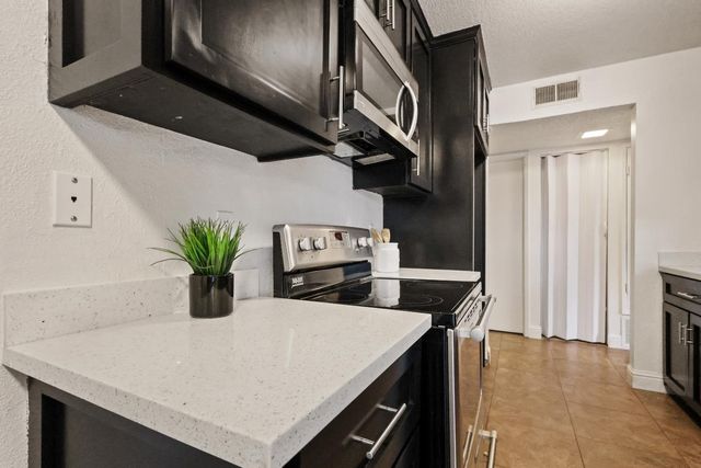 3591 Quail Lakes Dr #295, Stockton, CA 95207