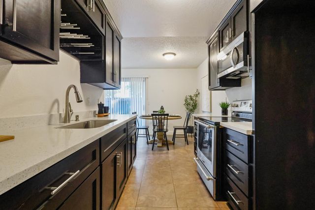 3591 Quail Lakes Dr #295, Stockton, CA 95207