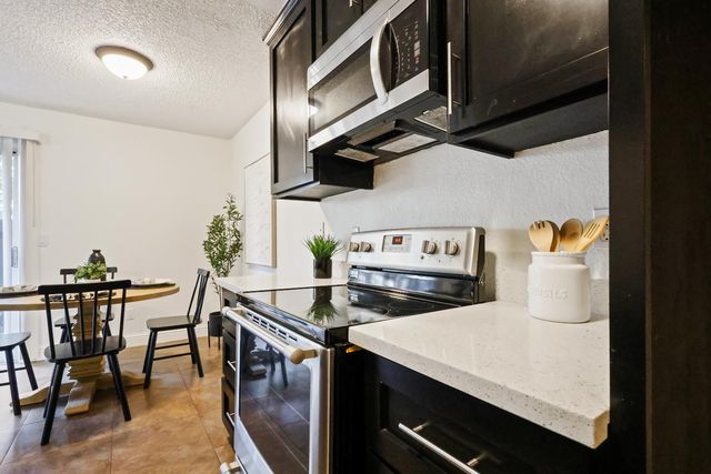 3591 Quail Lakes Dr #295, Stockton, CA 95207