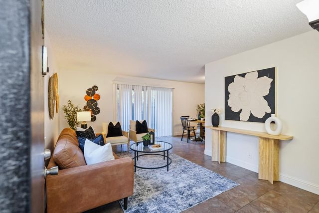 3591 Quail Lakes Dr #295, Stockton, CA 95207