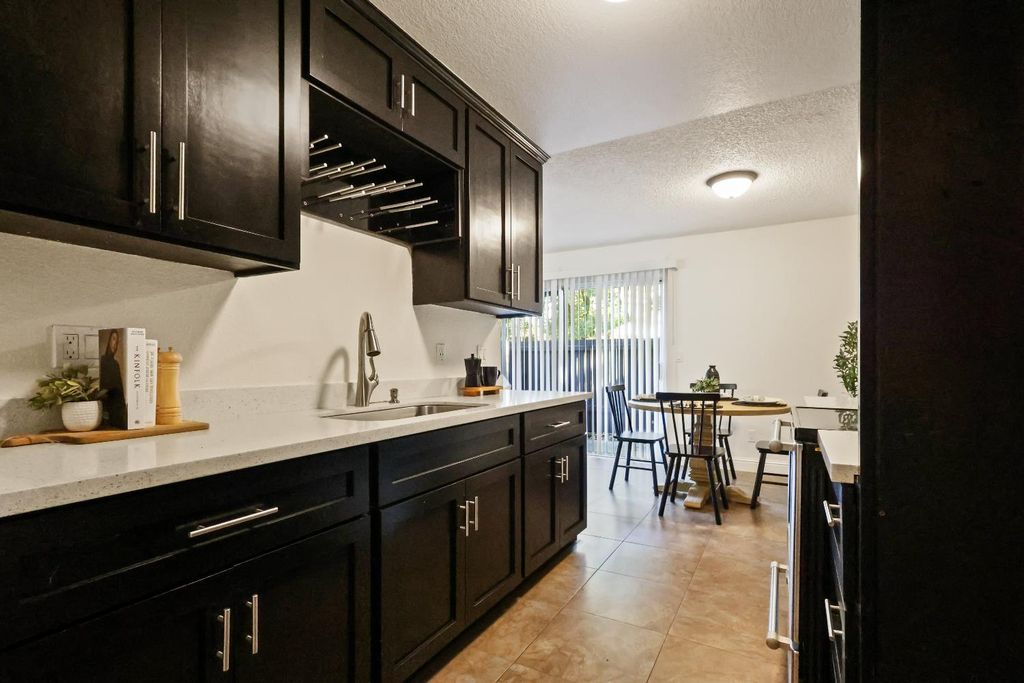 3591 Quail Lakes Dr #295, Stockton, CA 95207