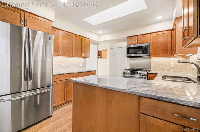 1838 Lyster Lane, Troy, MI 48085