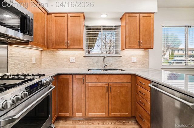 1838 Lyster Lane, Troy, MI 48085