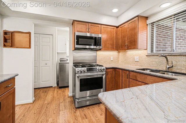 1838 Lyster Lane, Troy, MI 48085