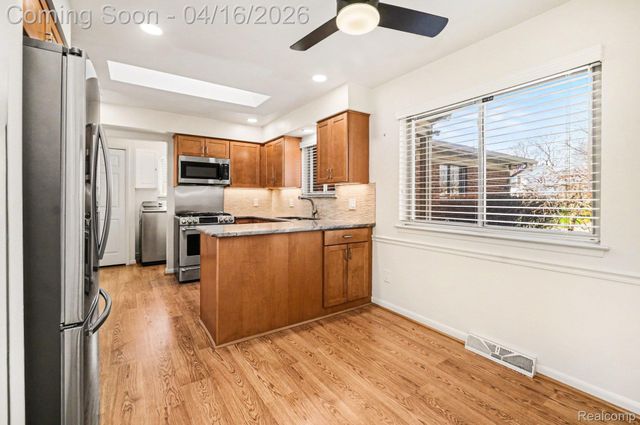 1838 Lyster Lane, Troy, MI 48085