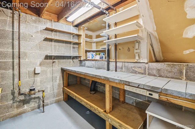 1838 Lyster Lane, Troy, MI 48085