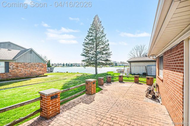 1838 Lyster Lane, Troy, MI 48085