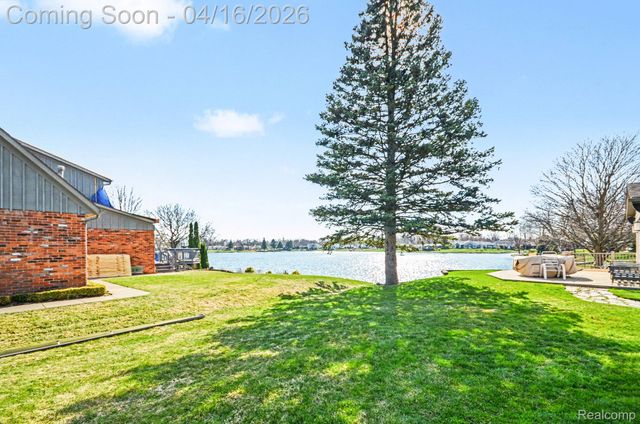 1838 Lyster Lane, Troy, MI 48085