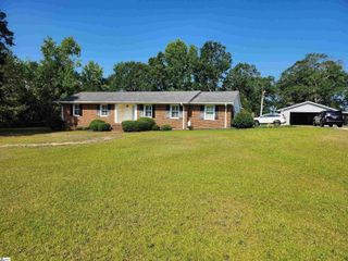 204 Ridge Drive, Laurens, SC 29360