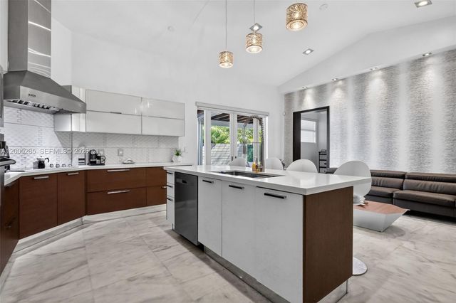 5861 NW 109th Court, Doral, FL 33178