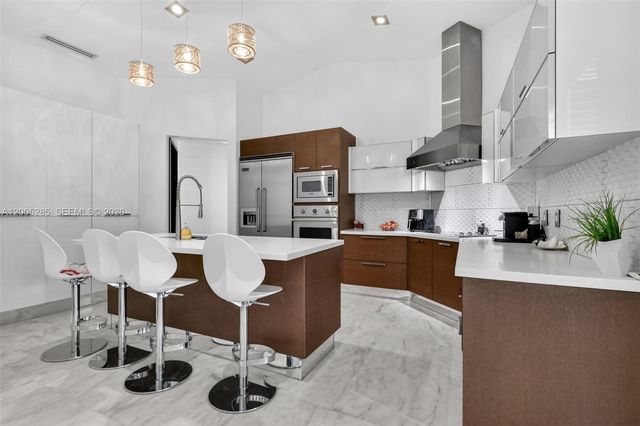 5861 NW 109th Court, Doral, FL 33178