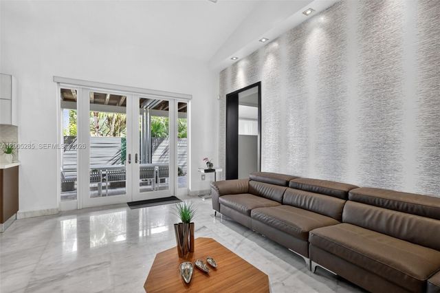 5861 NW 109th Court, Doral, FL 33178