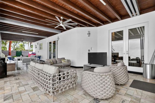 5861 NW 109th Court, Doral, FL 33178