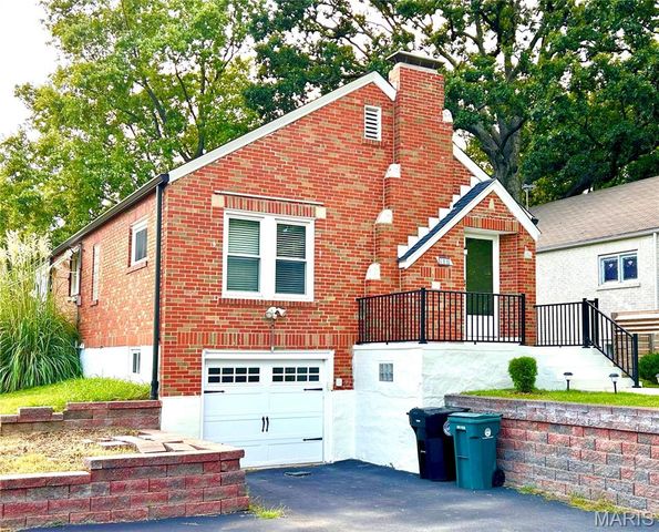 101 Handlan Court, Kirkwood, MO 63122