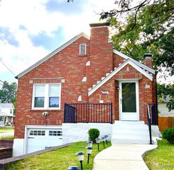 101 Handlan Court, Kirkwood, MO 63122
