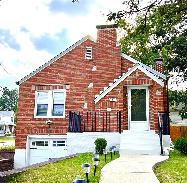101 Handlan Court, Kirkwood, MO 63122