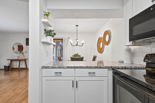 2010 Ridge Drive 13, Saint Louis Park, MN 55416